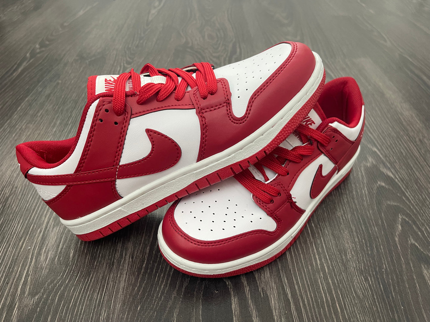 Nike Dunk Rosu-Alb