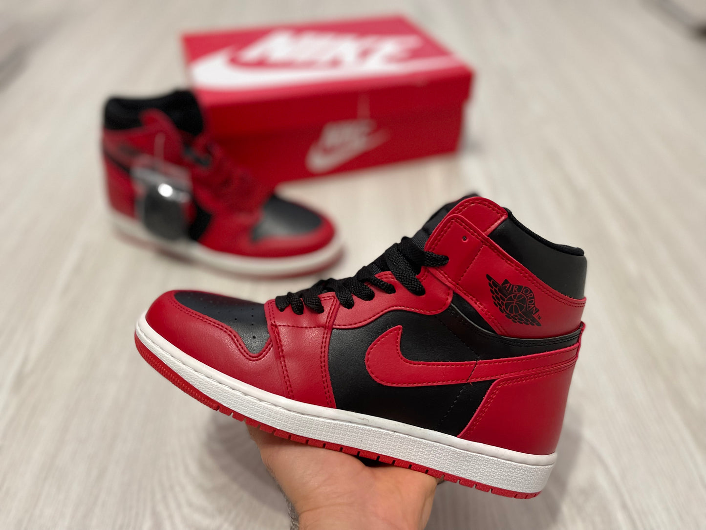 AIR JORDAN 1 - Varsity Red Sneakers high