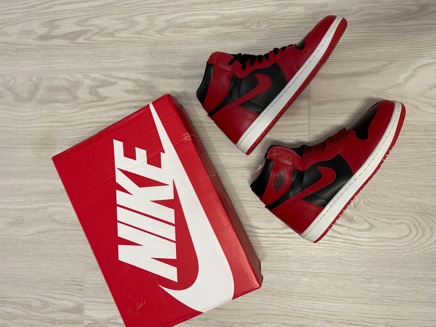 AIR JORDAN 1 - Varsity Red Sneakers high