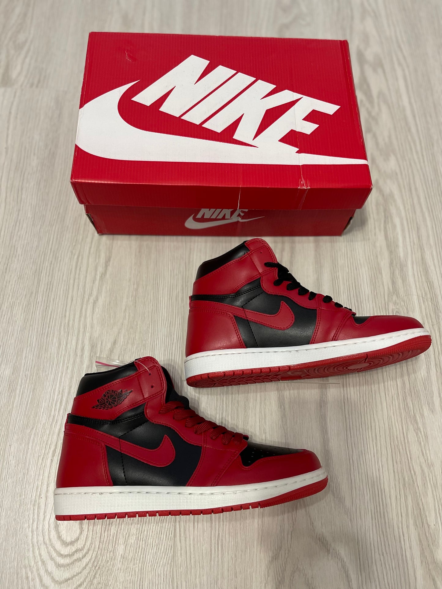 AIR JORDAN 1 - Varsity Red Sneakers high