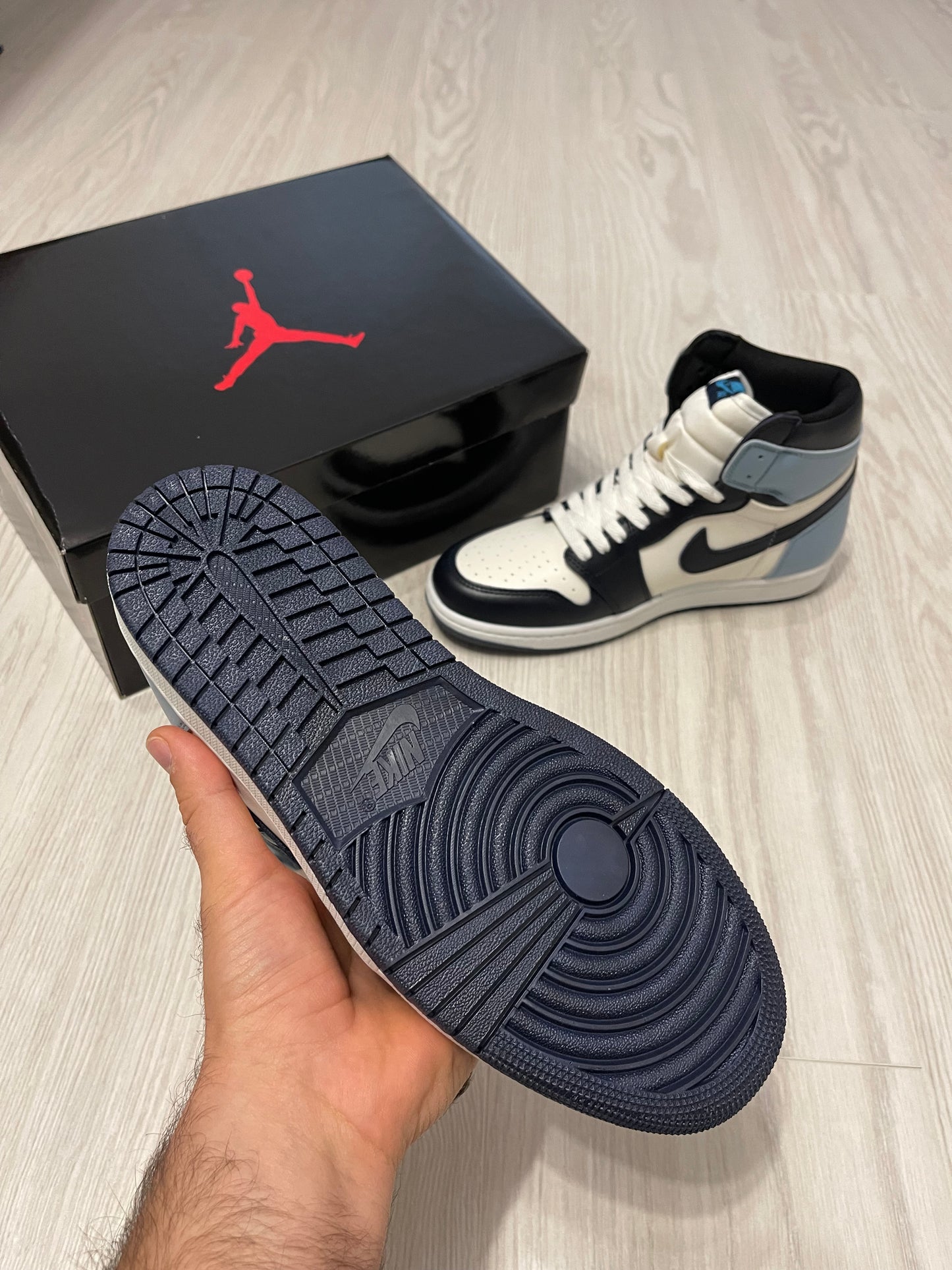 AIR JORDAN 1 - Obsidian Sneakers high