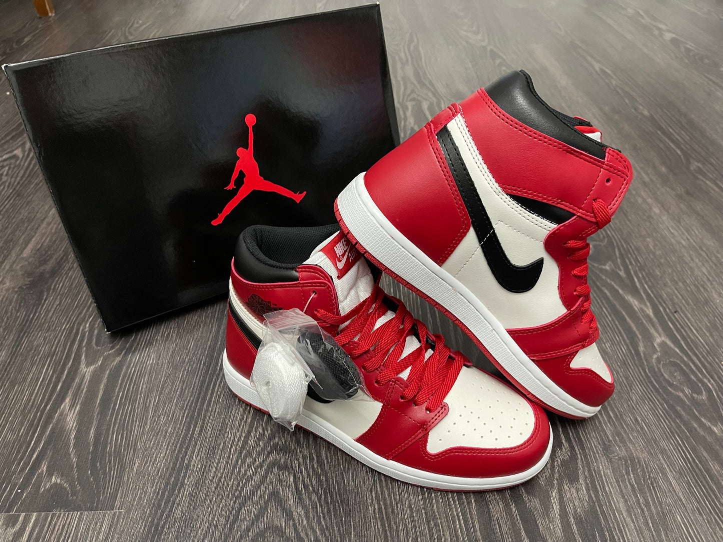 AIR JORDAN 1 - Chicago Sneakers high