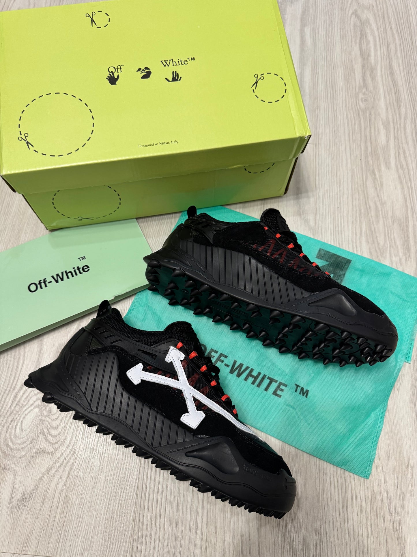 Off-White ODSY-1000 - Black&White