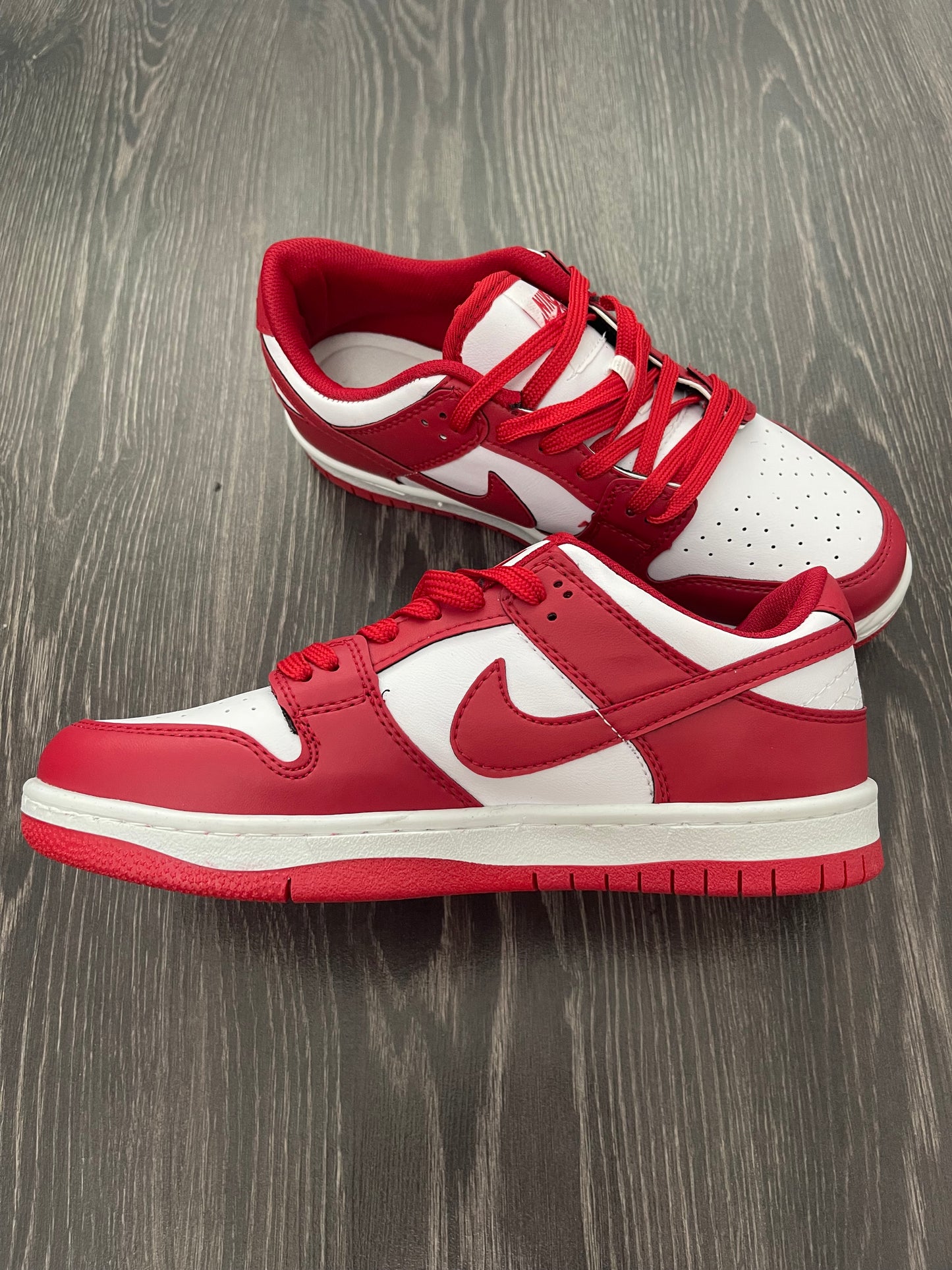 Nike Dunk Rosu-Alb