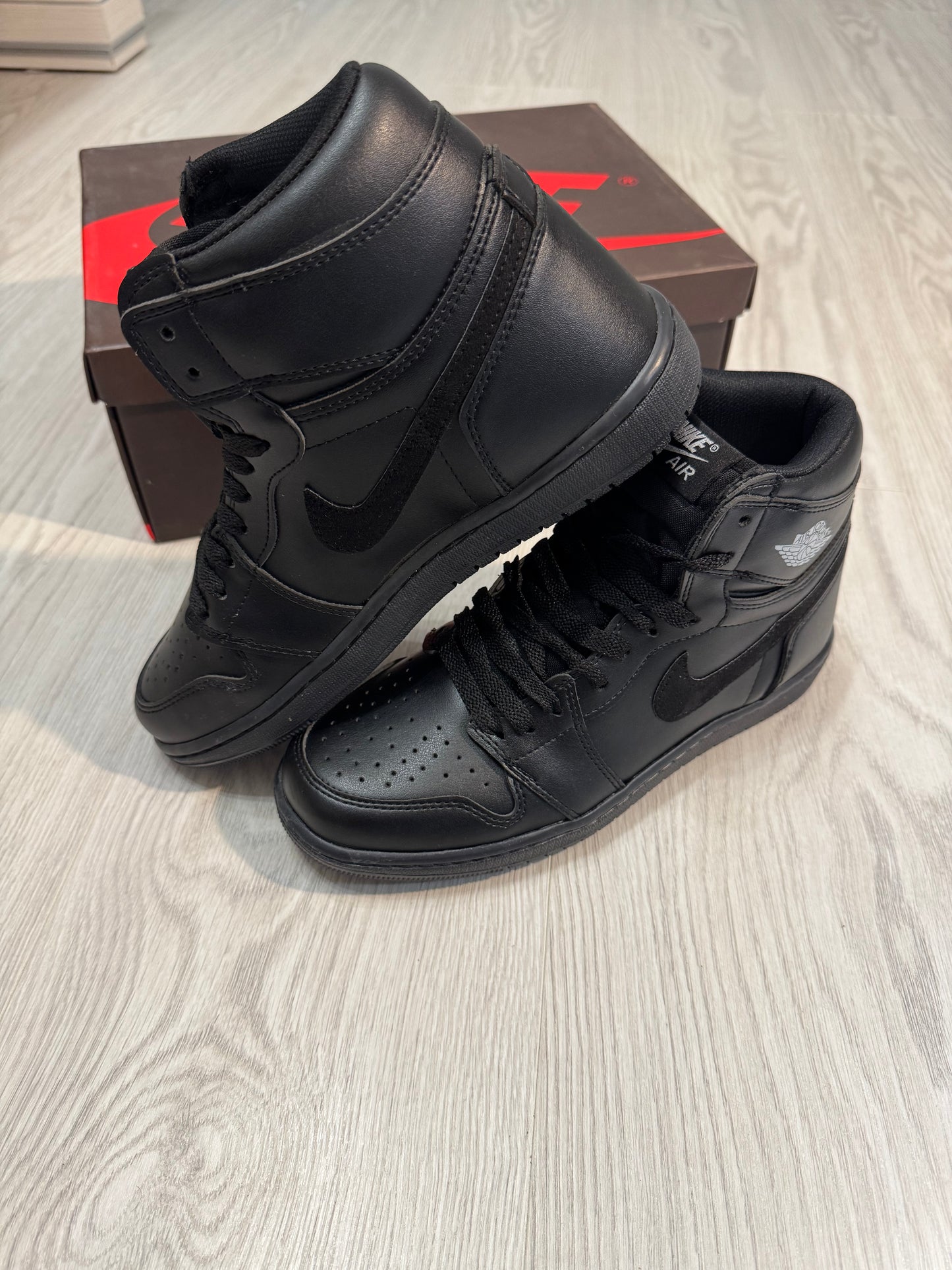 AIR JORDAN 1 - Black Sneakers high