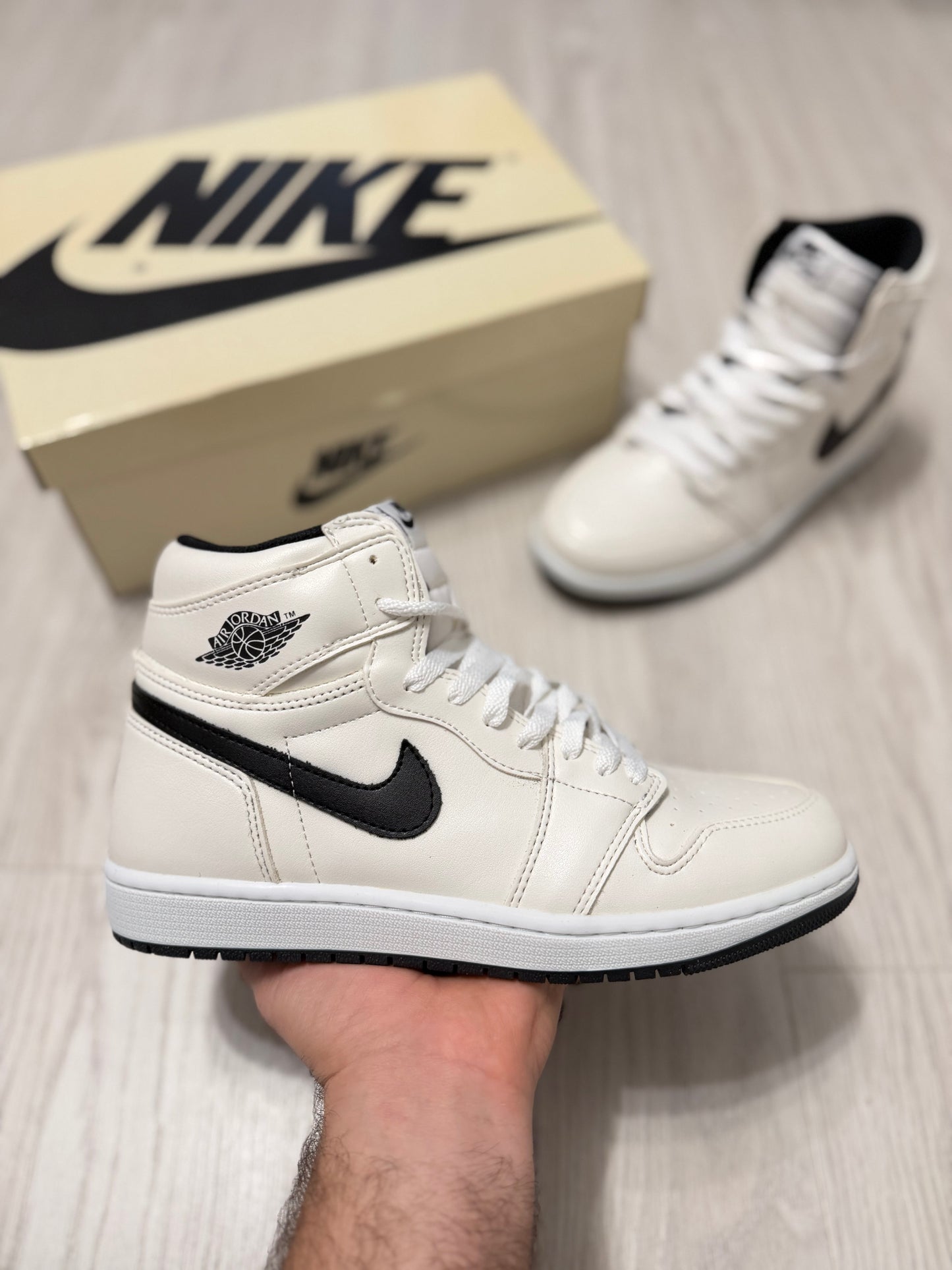 AIR JORDAN 1 - Triple White Sneakers high