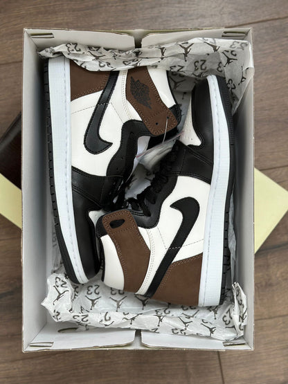AIR JORDAN 1 - Dark Mocha Sneakers high