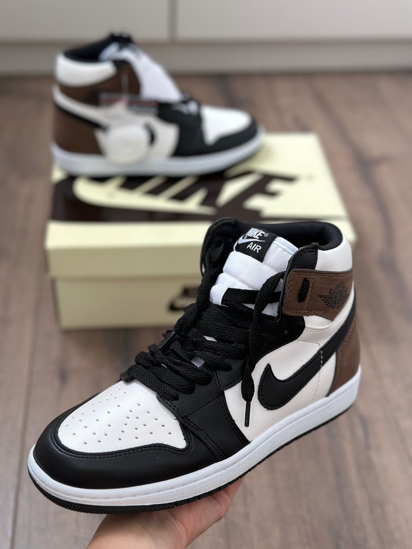 AIR JORDAN 1 - Dark Mocha Sneakers high
