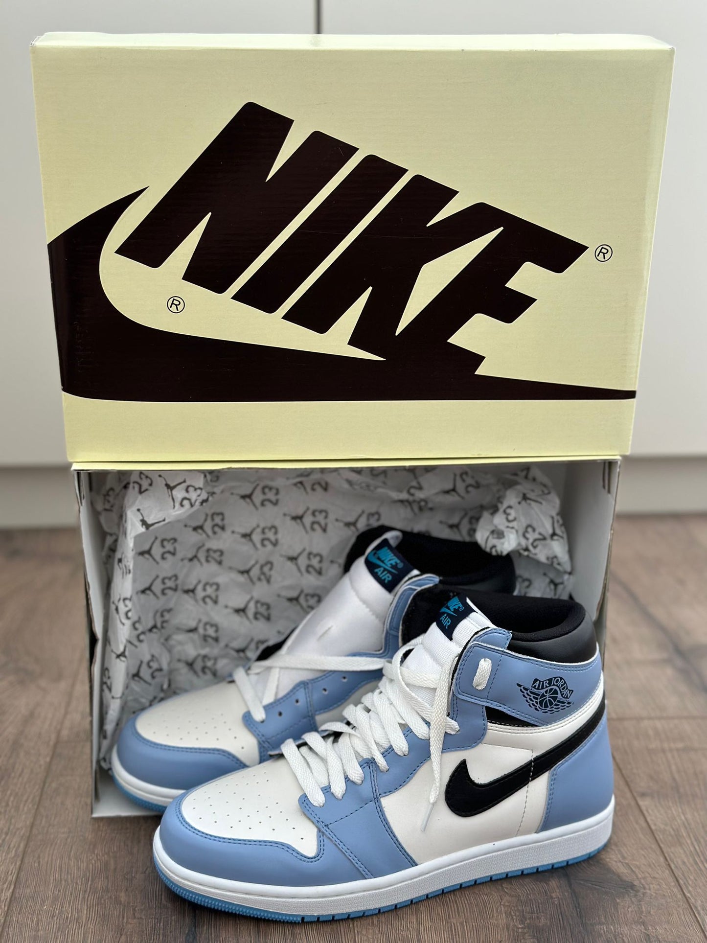 AIR JORDAN 1 - University Blue Sneakers high