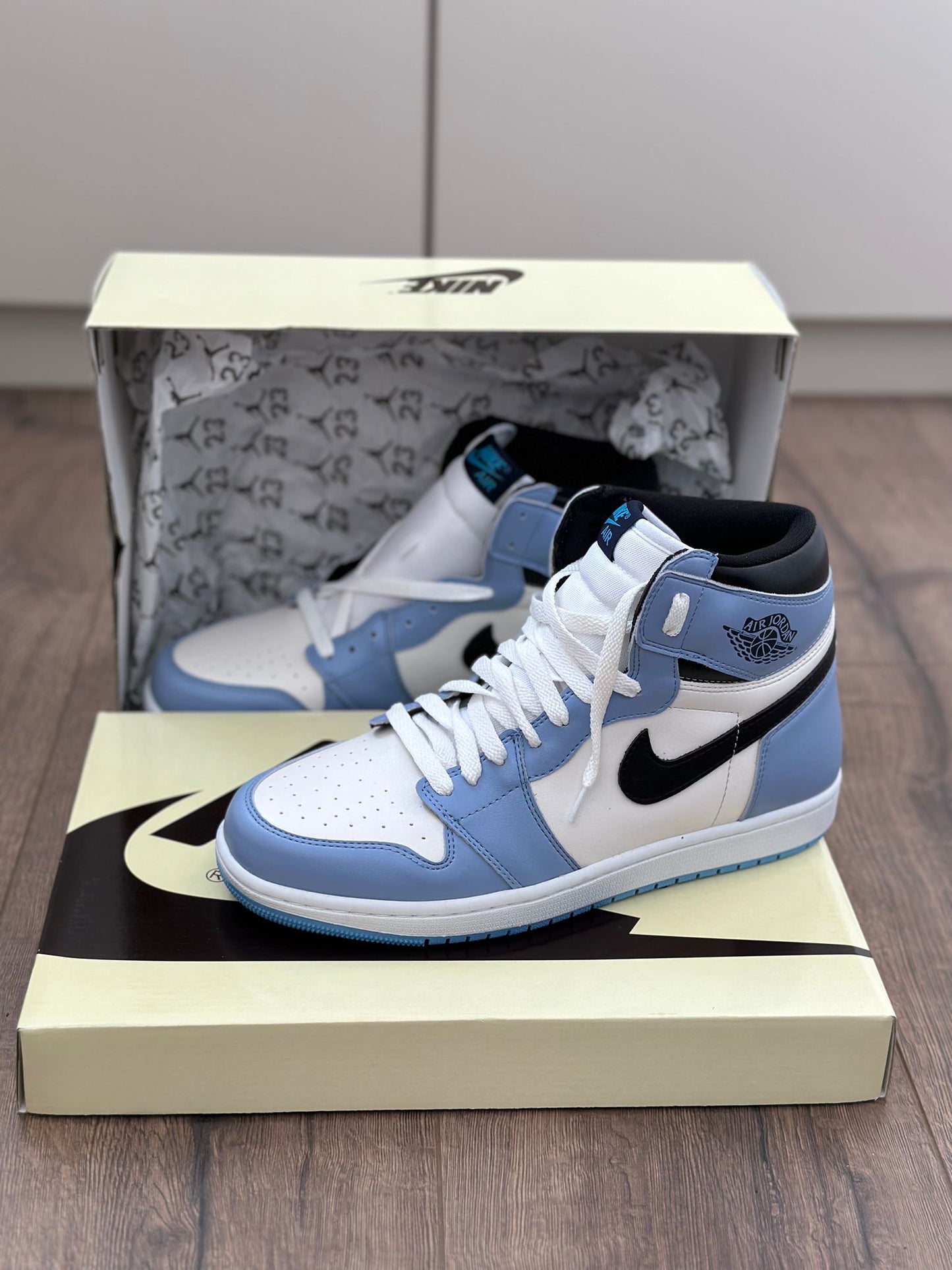 AIR JORDAN 1 - University Blue Sneakers high