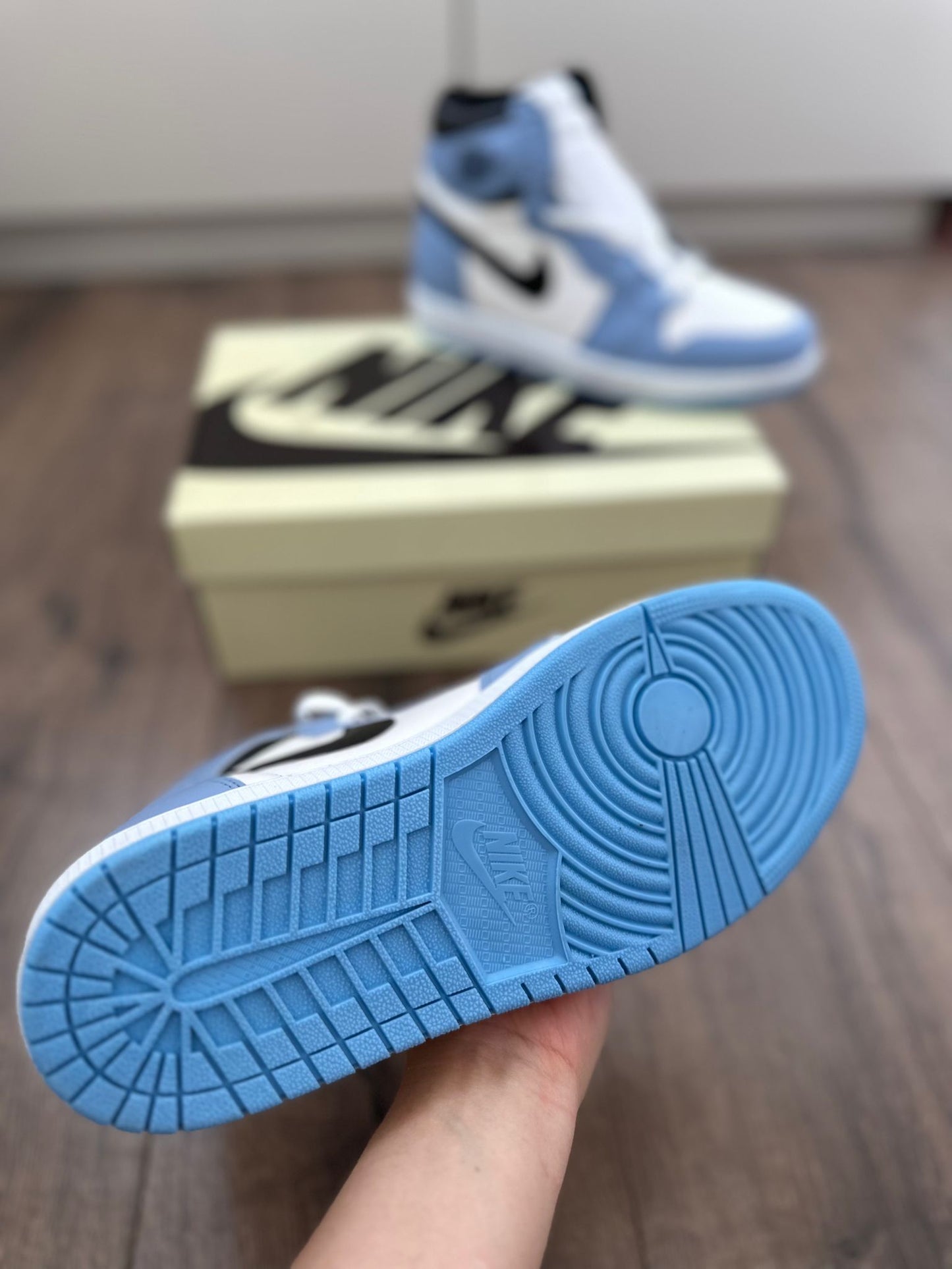 AIR JORDAN 1 - University Blue Sneakers high