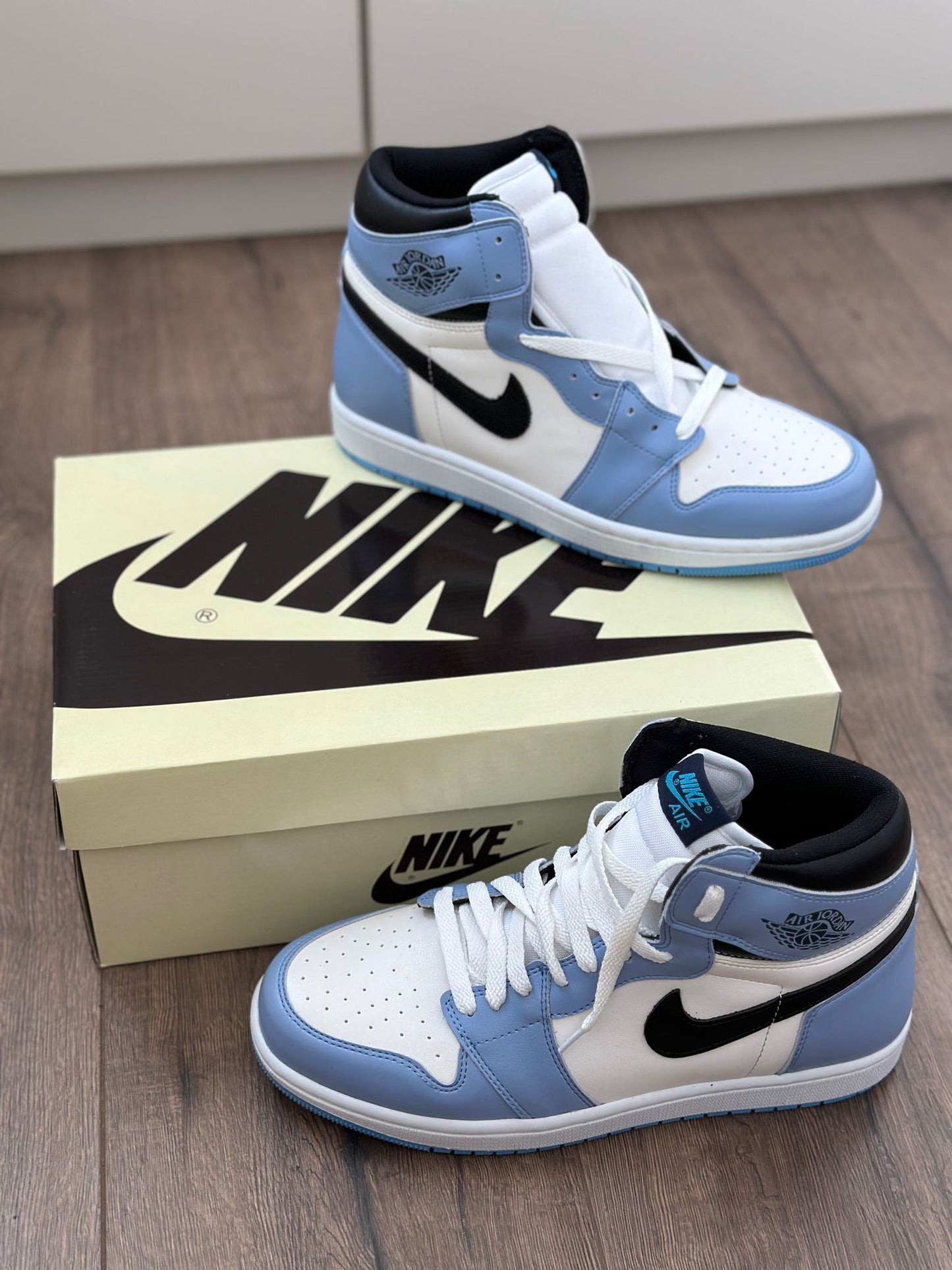 AIR JORDAN 1 - University Blue Sneakers high