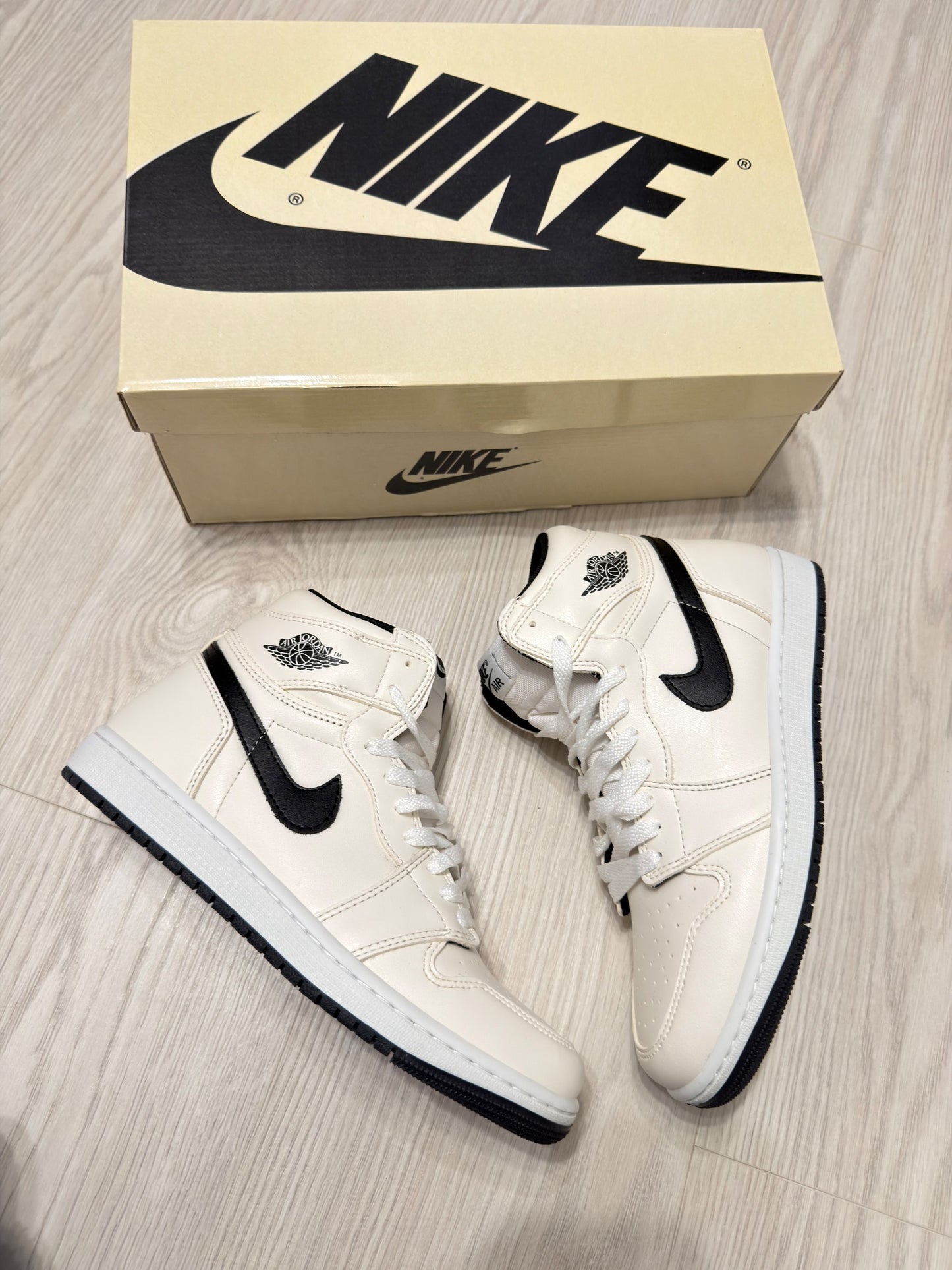 AIR JORDAN 1 - Triple White Sneakers high