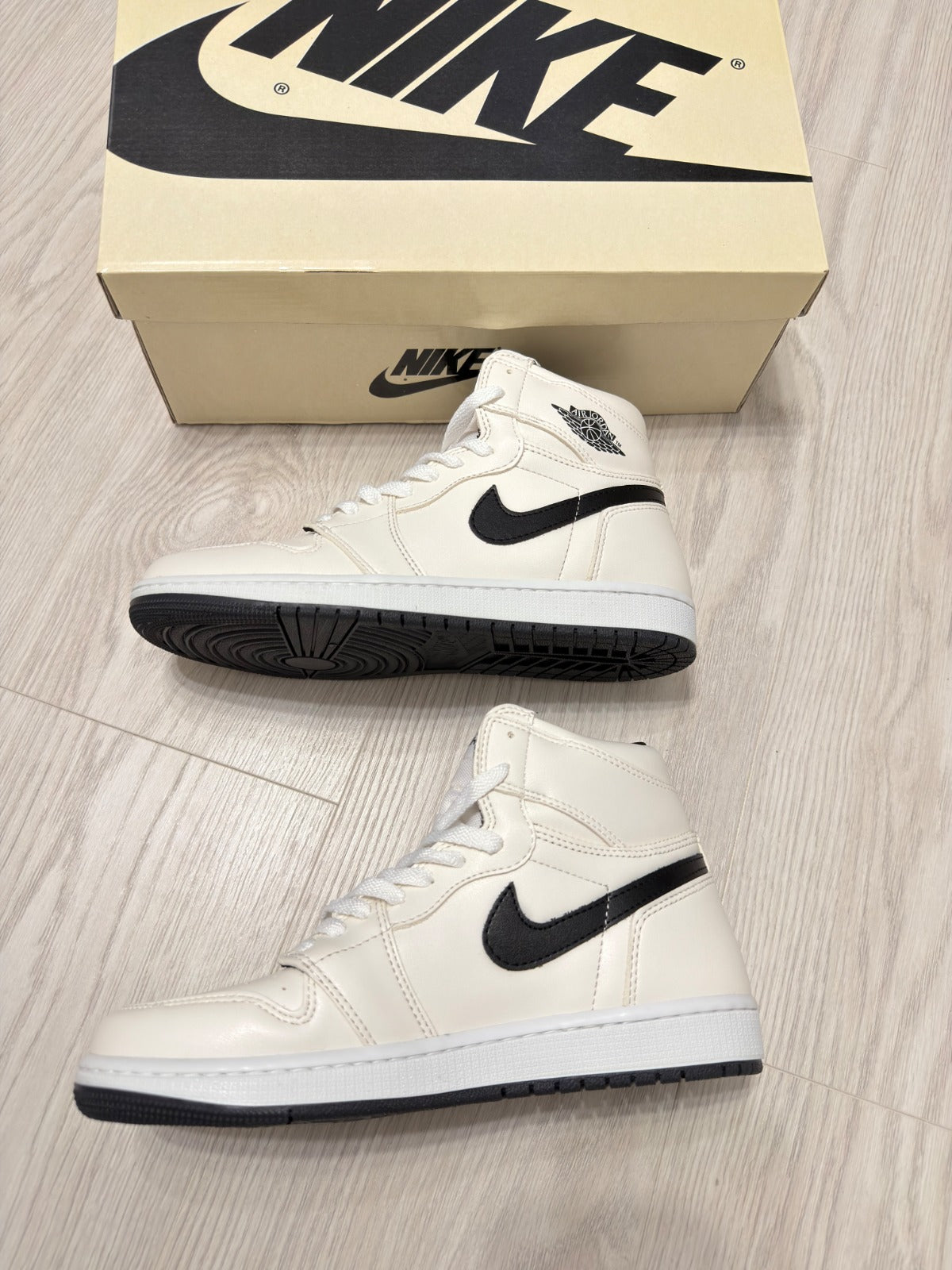 AIR JORDAN 1 - Triple White Sneakers high
