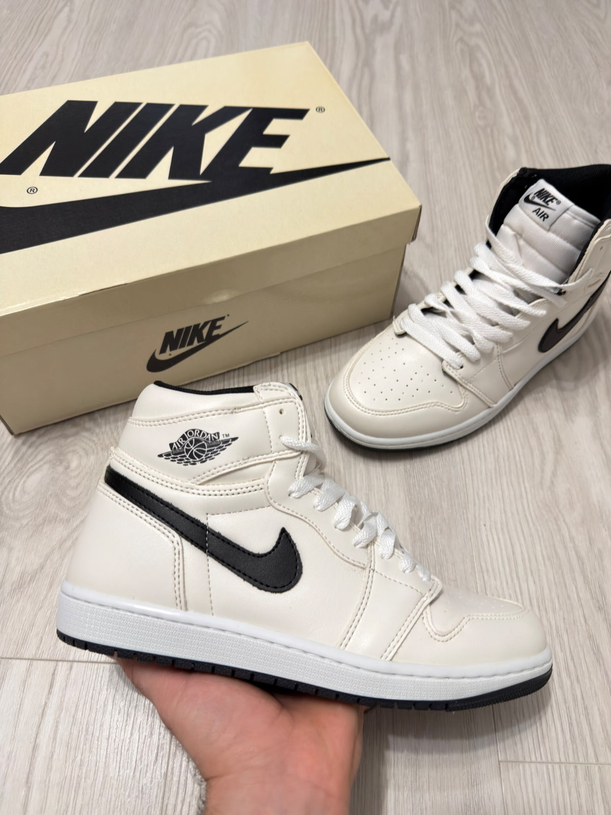 AIR JORDAN 1 - Triple White Sneakers high