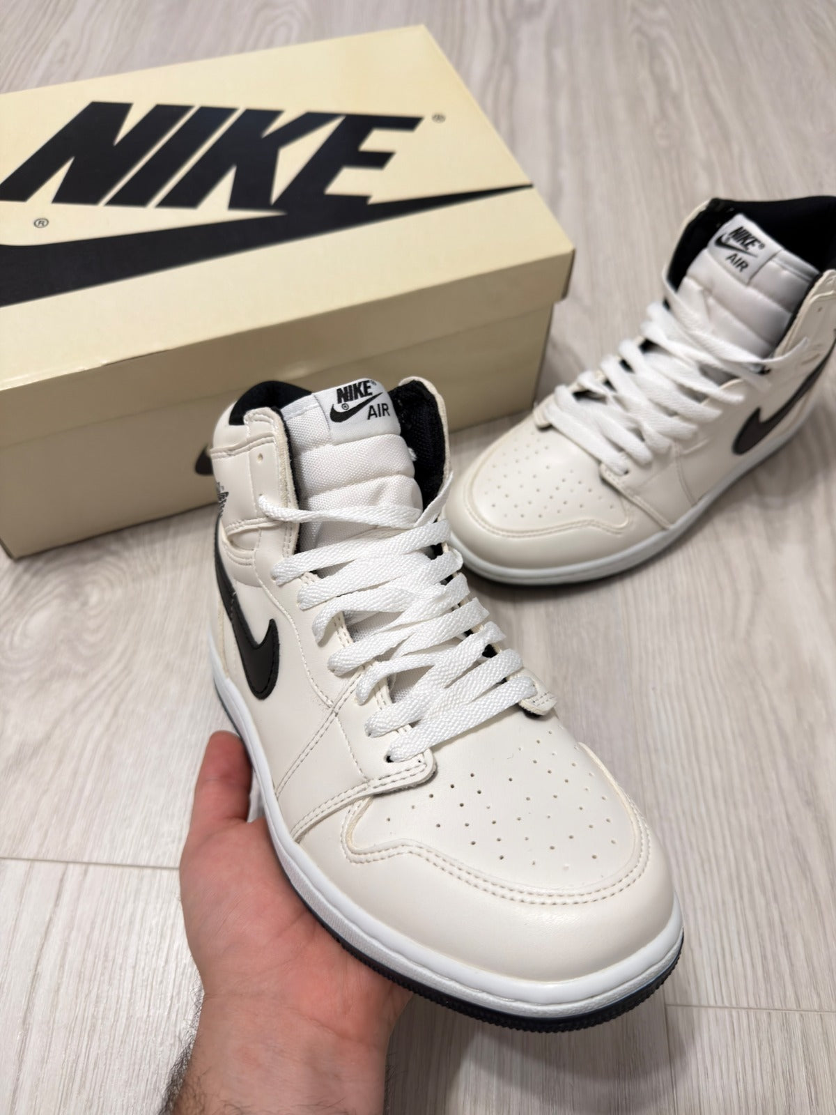 AIR JORDAN 1 - Triple White Sneakers high